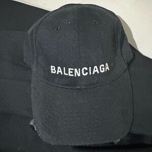Black baseball cap